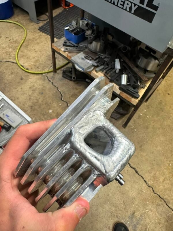 740271855_1548644120034470_5720806131107149444_n 36/27 Mo Flow Cylinder Head – Builder Core
